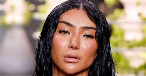 YouTuber Nikita Dragun Goes Nearly Naked For NYFW Runway。